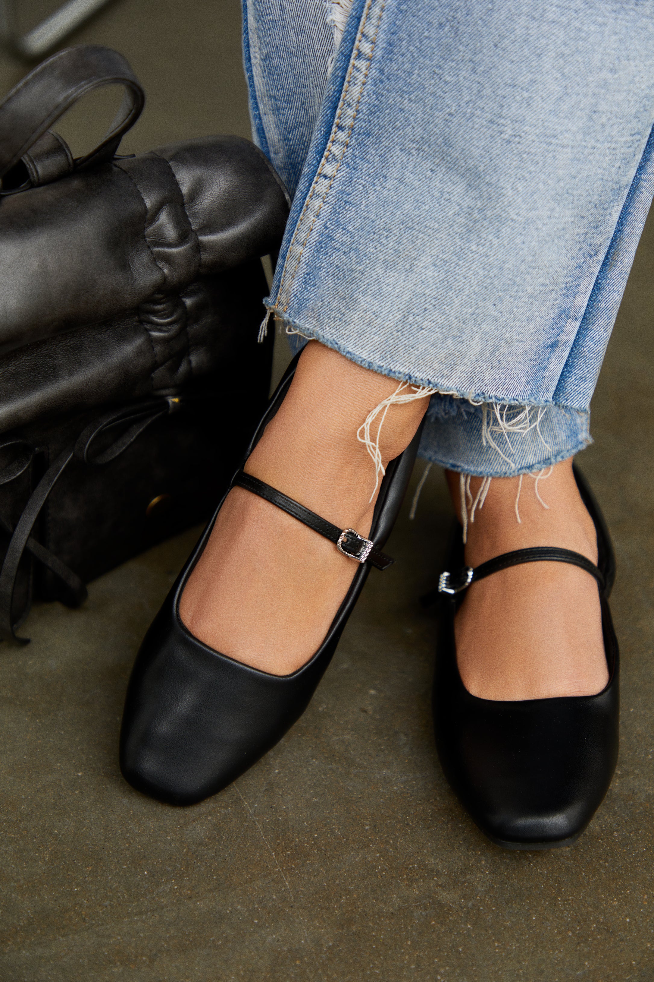 Zoe Flats - Black - Image 5